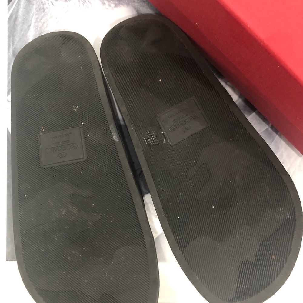 Valentino Slides View 4